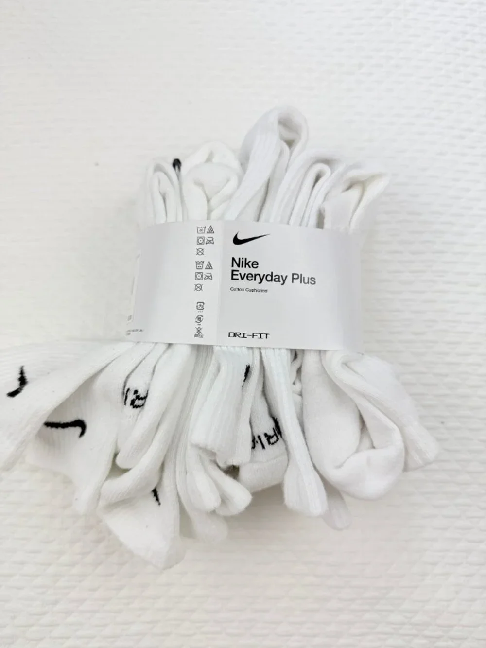 Nike Everyday Plus Dri-FIT Adult Mens L (8-12) Cushioned 6 Pair Crew Socks White